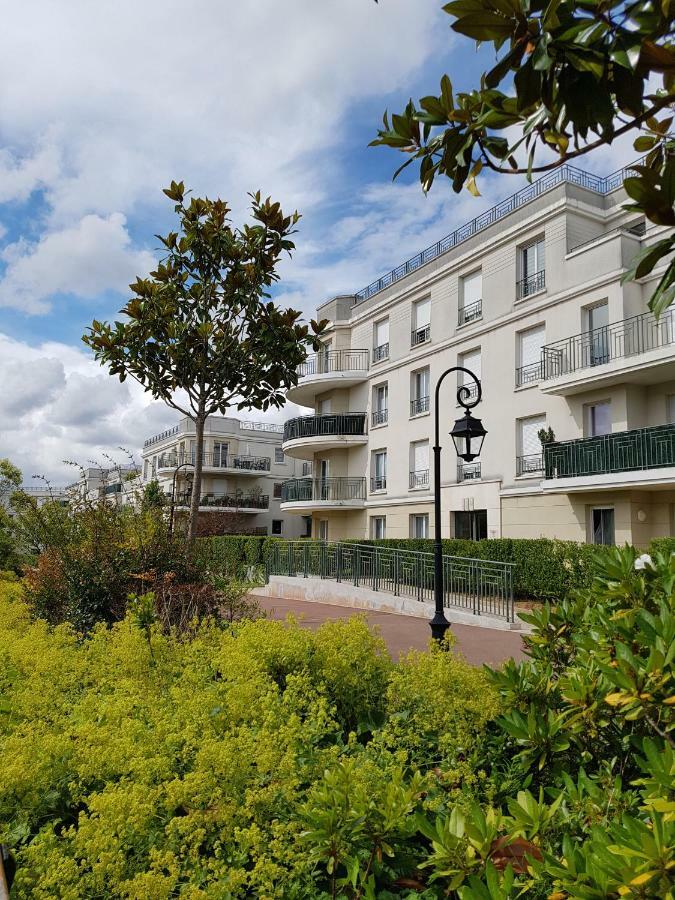 Sweet Apartment In Front Of Disneyland'S Castel Montevrain Bagian luar foto
